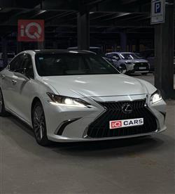 لكزس ES